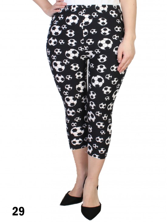 Plus Size Soccer Ball Print Capri Leggings